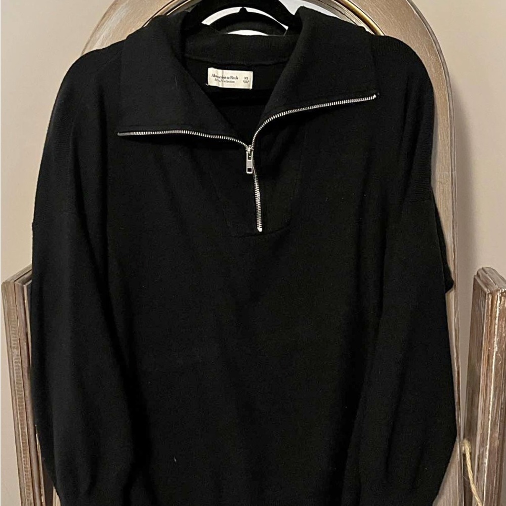 Abercrombie & Fitch ladies Black Zip-Up Sweater